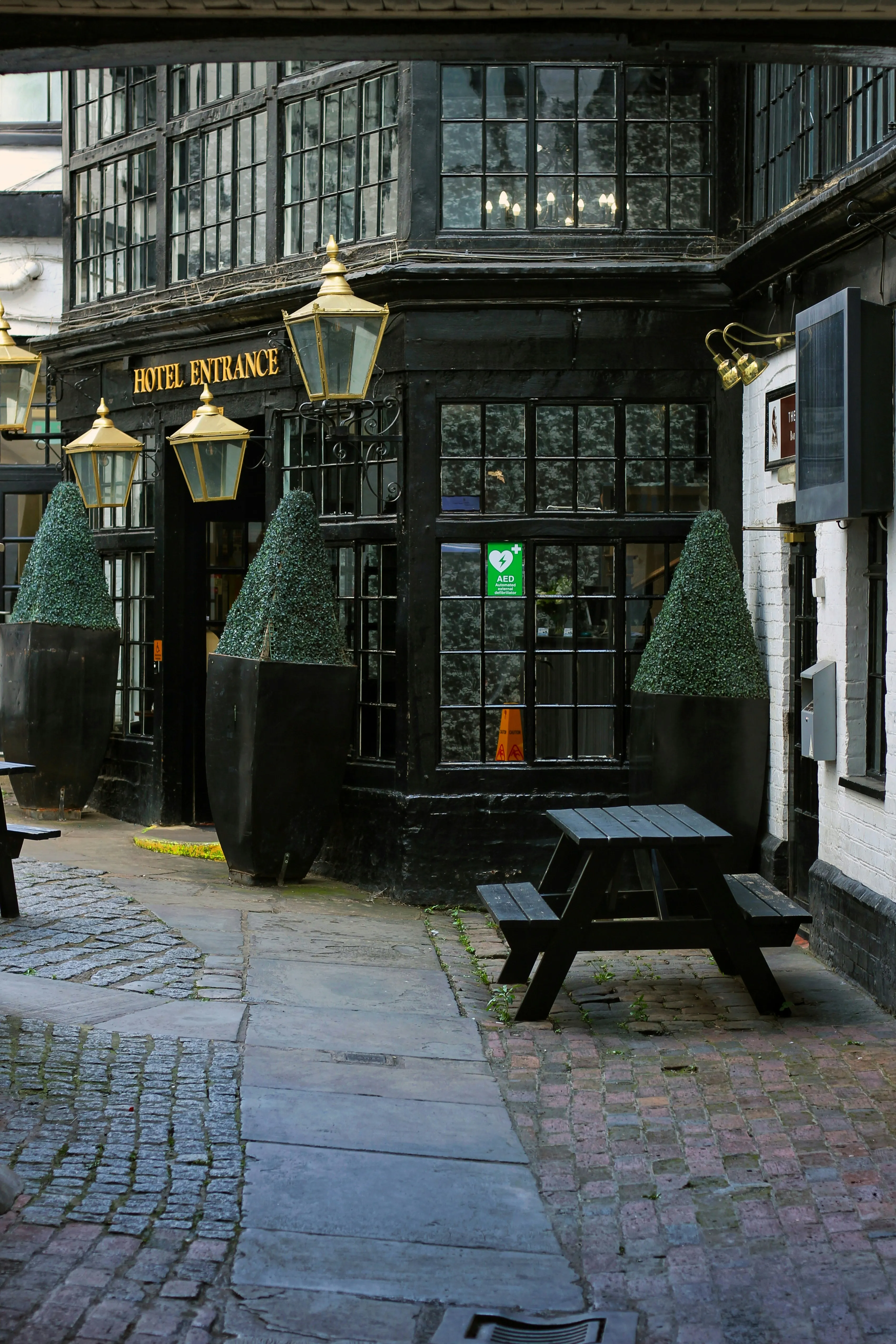Historic coaching-inn entrance with hanging lanterns and leaded windows — Reading and the surrounding Berkshire towns